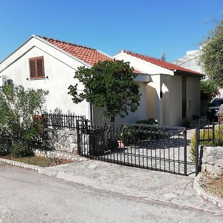 Apartment Basic Petrcane Exterior foto