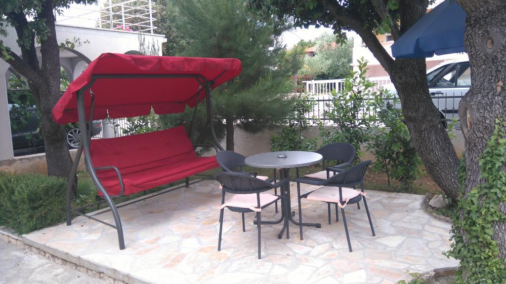 Apartment Basic Petrcane Exterior foto