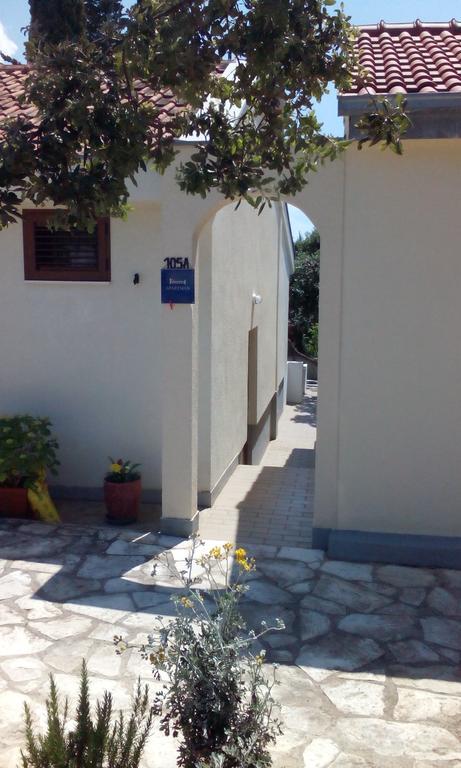 Apartment Basic Petrcane Exterior foto