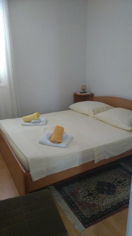 Apartment Basic Petrcane Exterior foto