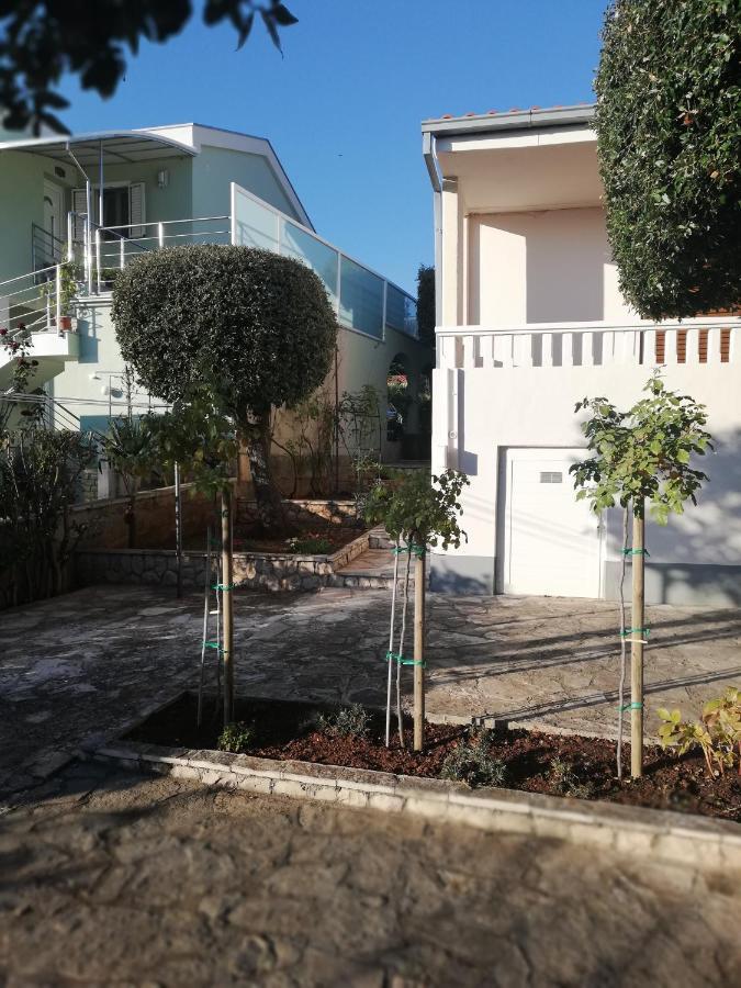 Apartment Basic Petrcane Exterior foto