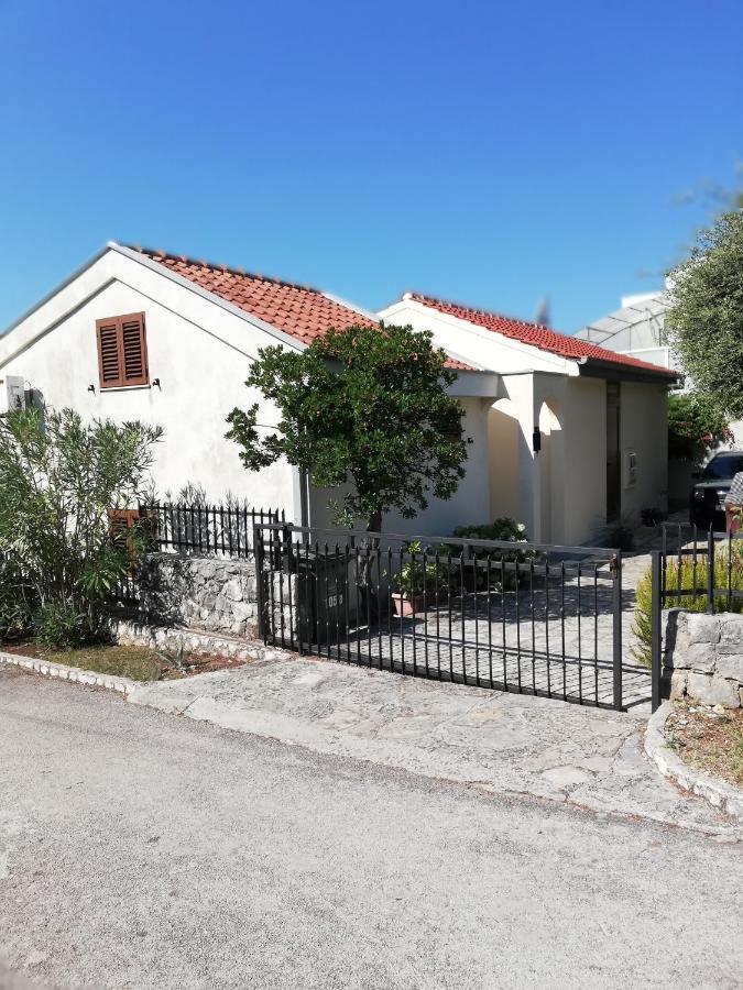 Apartment Basic Petrcane Exterior foto
